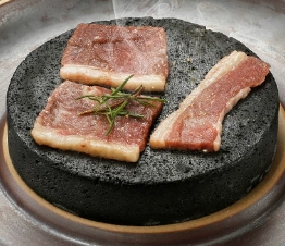 MCD Kamado Lava Heat-Retaining Stone: Versatile for Cooking Pizza, Meats, Seafood and Veggies