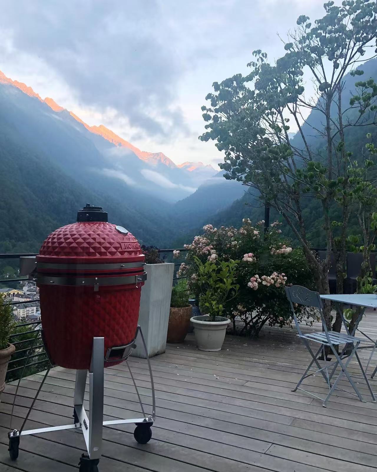 Eco-Friendly Grilling: Kamado’s Ceramic Design Retains Heat, Cutting Fuel Costs & Carbon Footprints